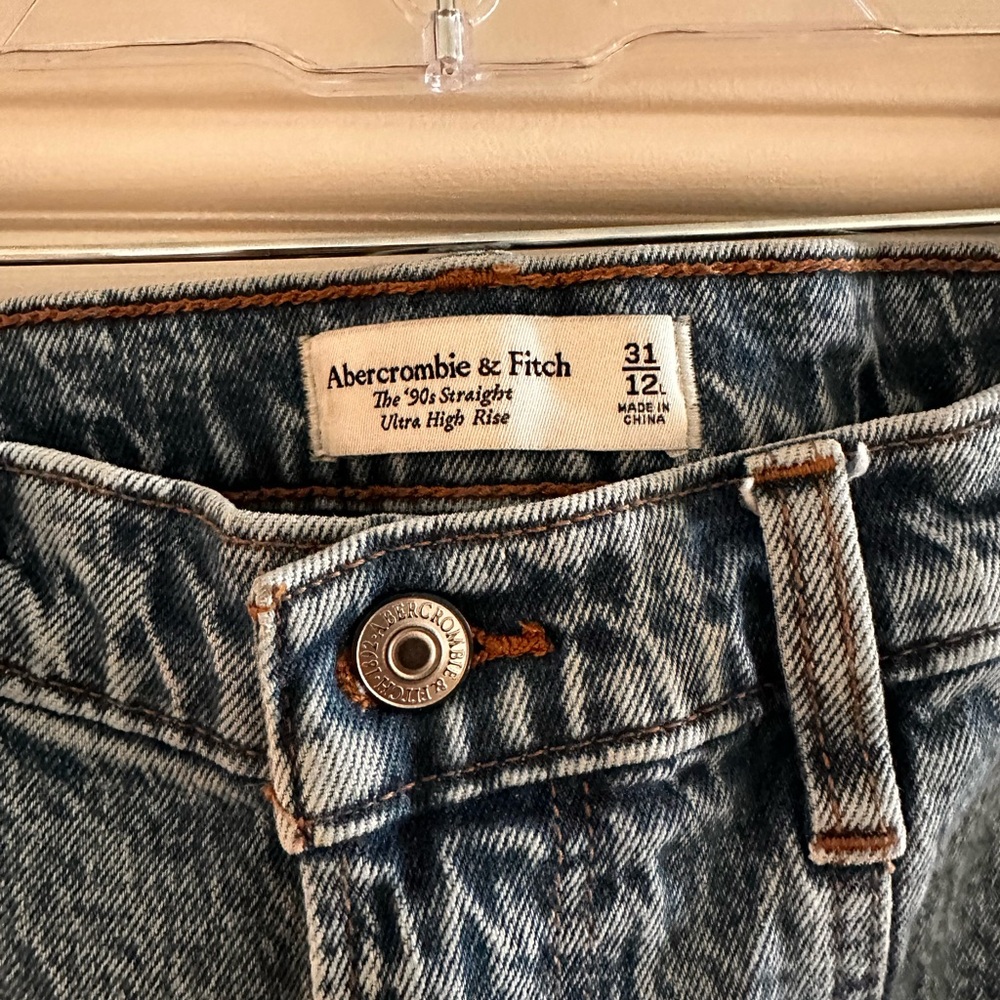 Abercrombie The 90s Strait Ultra High Rise Cargo Jeans